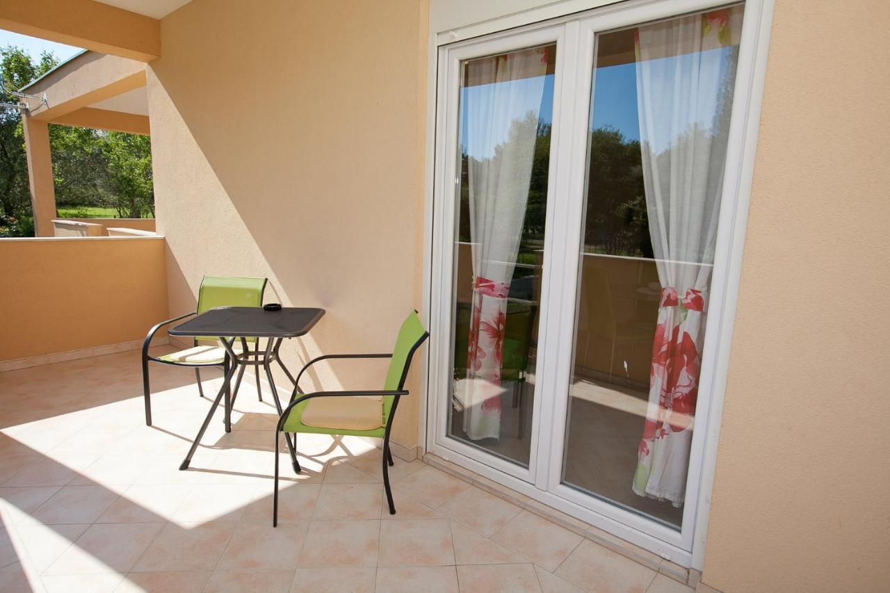 Apartmani Lea Starigrad Paklenica Extérieur photo