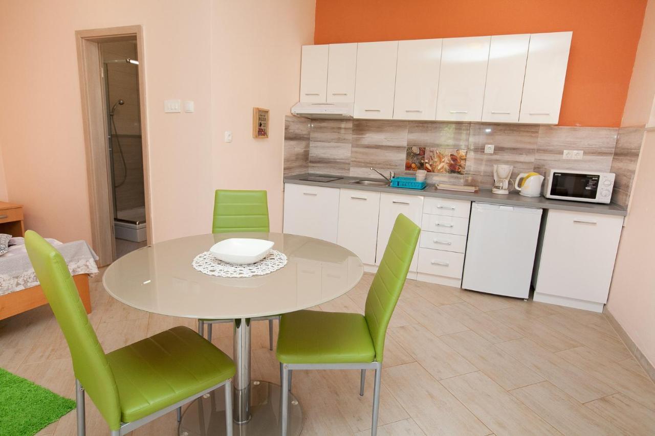Apartmani Lea Starigrad Paklenica Extérieur photo