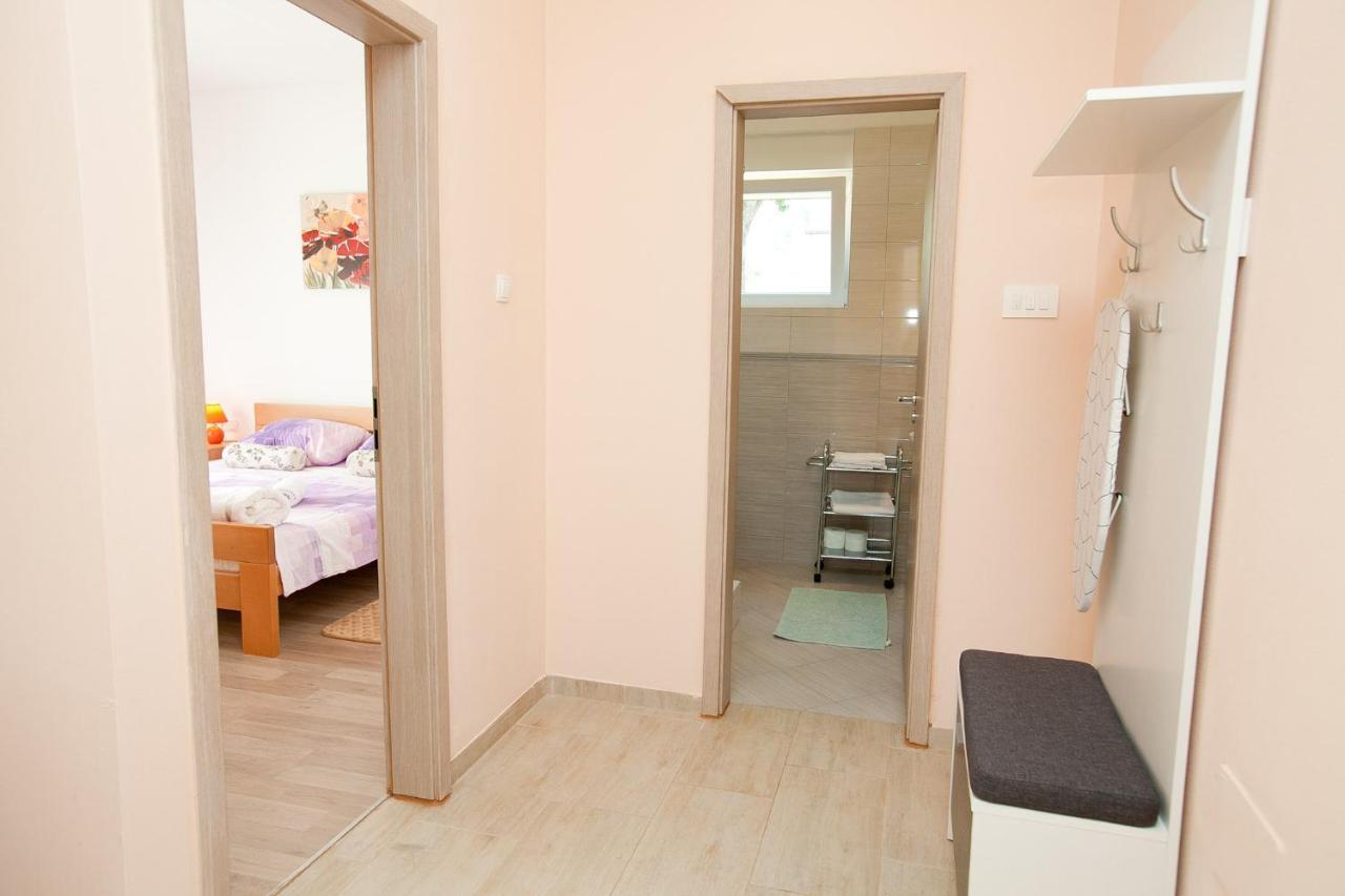 Apartmani Lea Starigrad Paklenica Extérieur photo