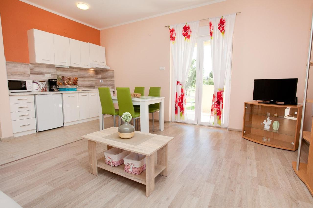 Apartmani Lea Starigrad Paklenica Extérieur photo