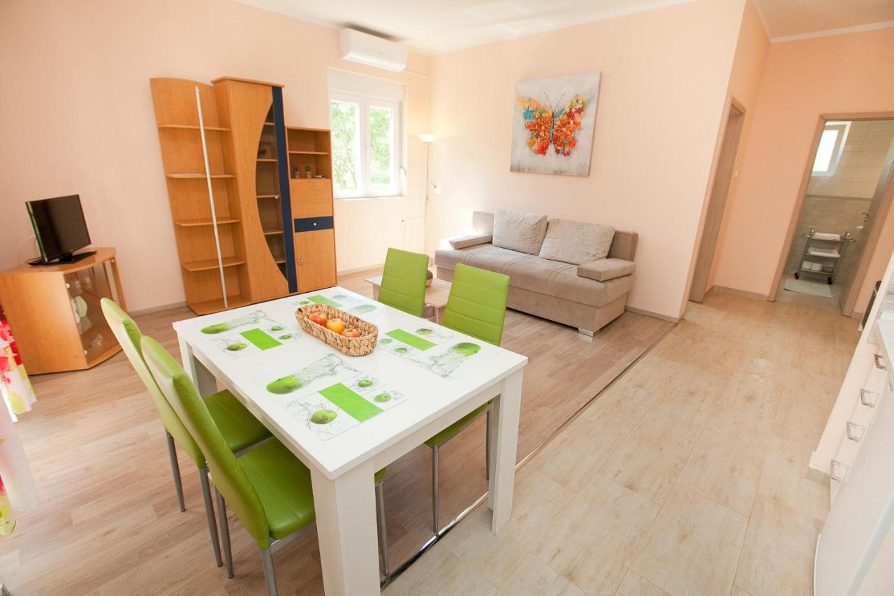Apartmani Lea Starigrad Paklenica Extérieur photo