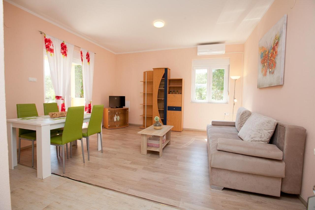 Apartmani Lea Starigrad Paklenica Extérieur photo