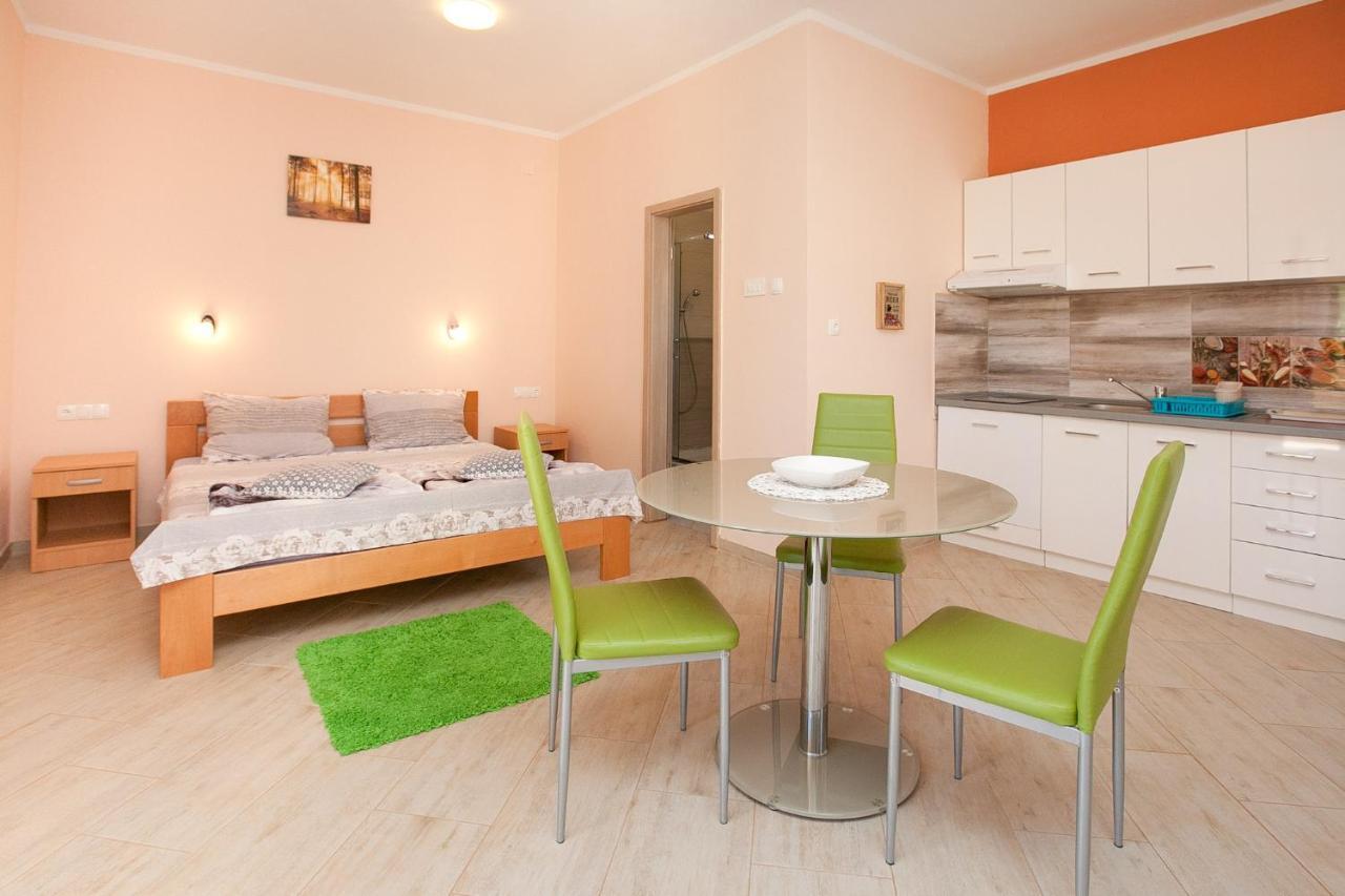 Apartmani Lea Starigrad Paklenica Extérieur photo