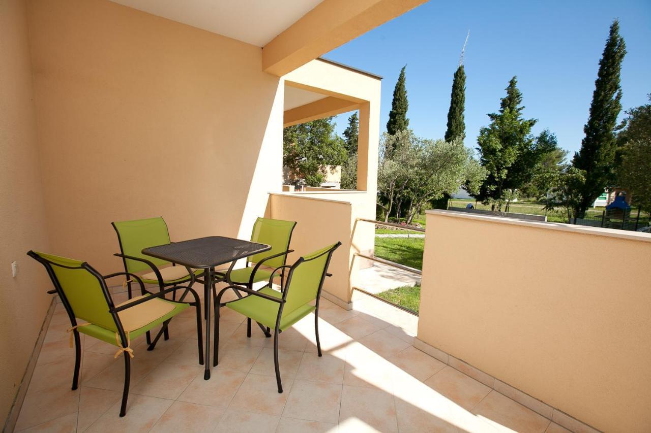 Apartmani Lea Starigrad Paklenica Extérieur photo