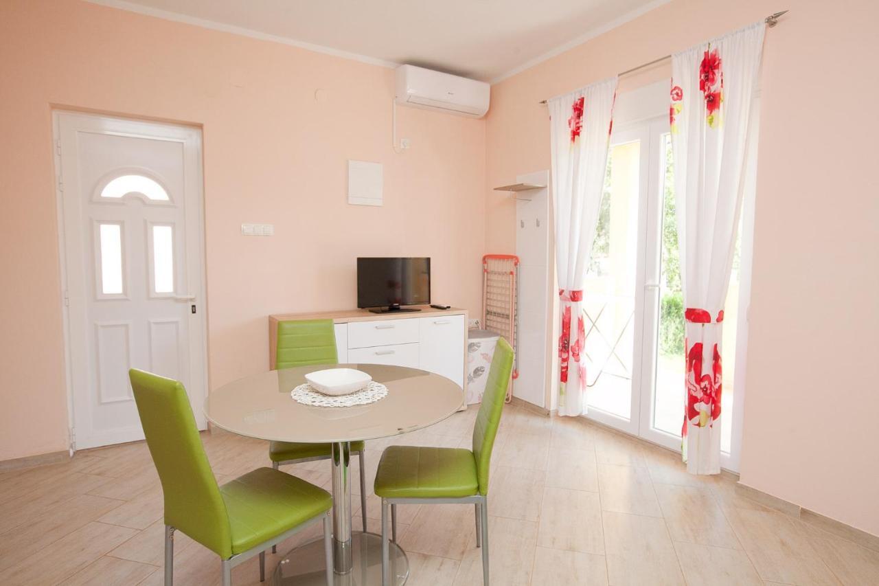 Apartmani Lea Starigrad Paklenica Extérieur photo