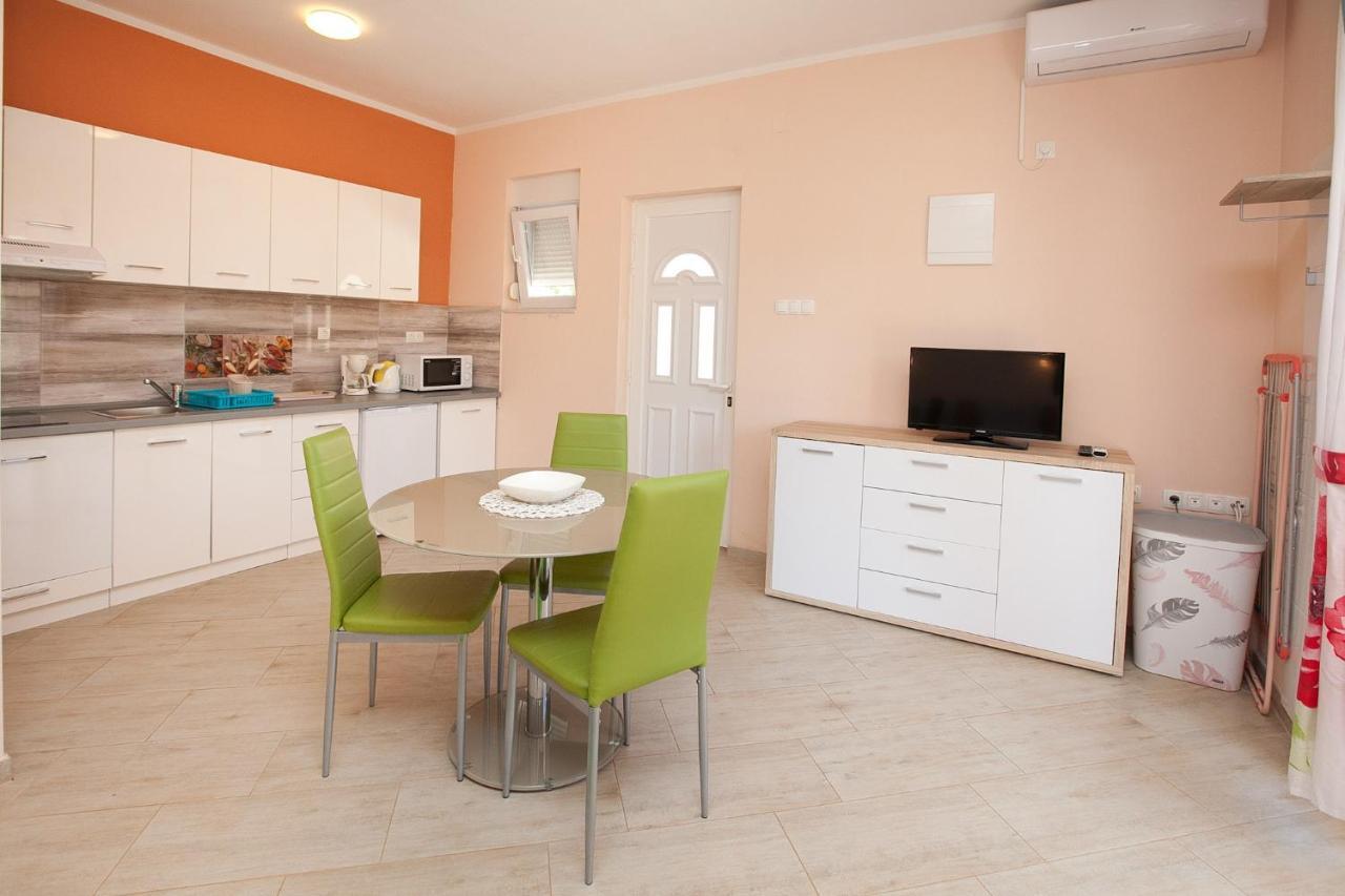 Apartmani Lea Starigrad Paklenica Extérieur photo