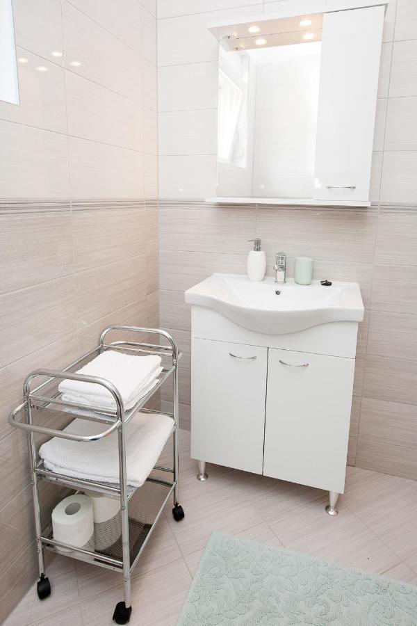 Apartmani Lea Starigrad Paklenica Extérieur photo